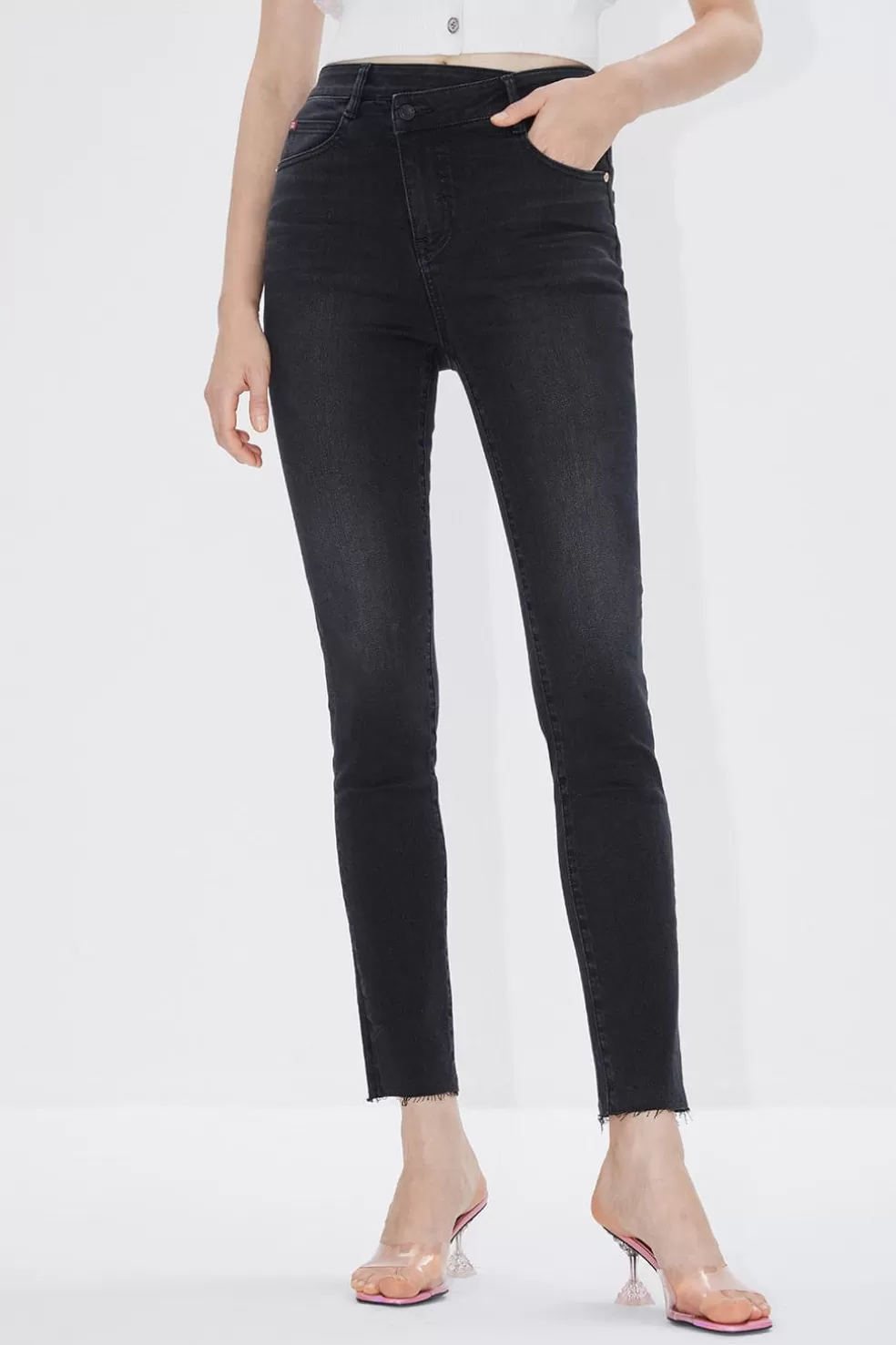 Schwarze Skinny-Fit-Jeans Mit Asymmetrischer Taille-Miss Sixty Fashion